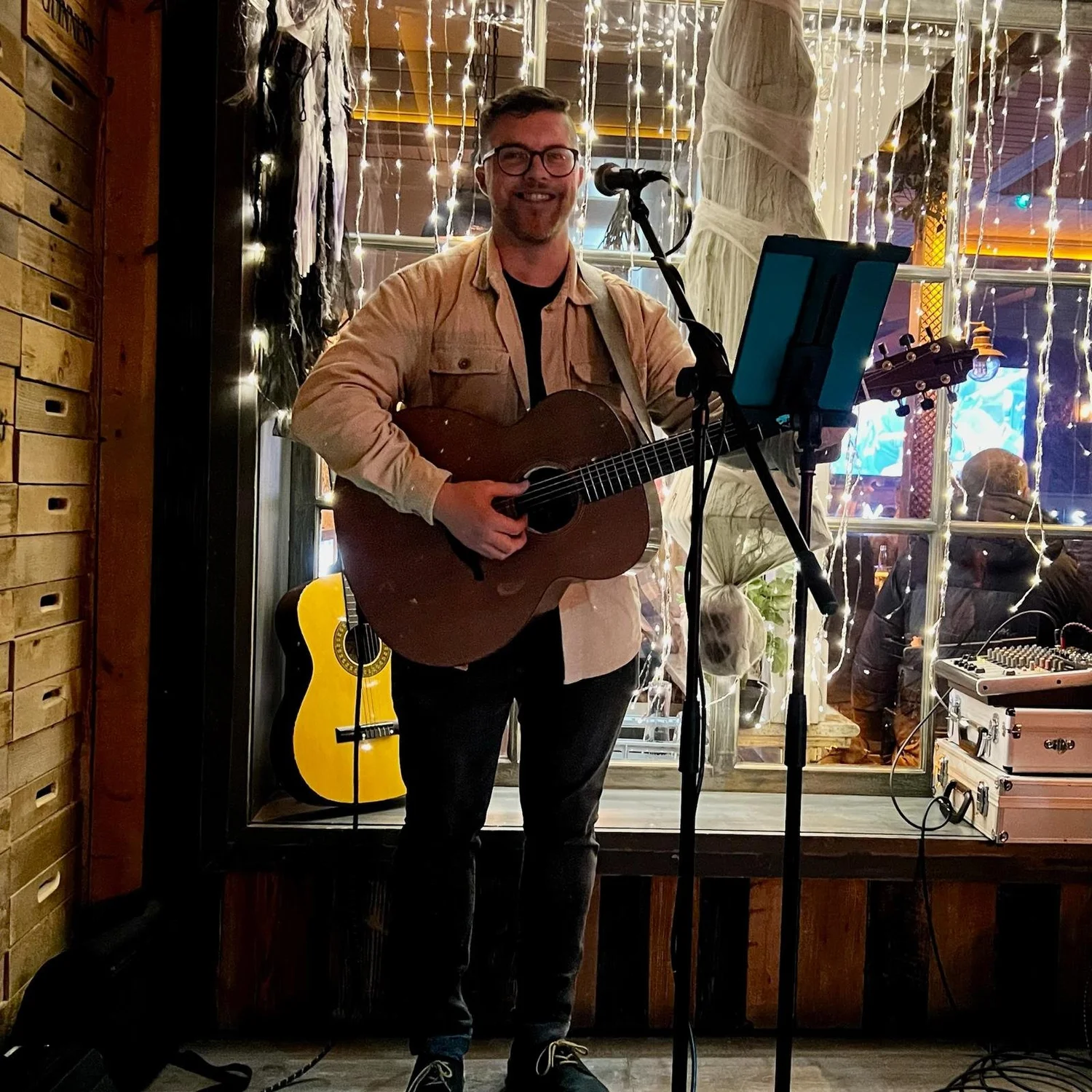 James Turner — acoustic singer Acoustic Pop for Belfast weddings and corporate events in Northern Ireland