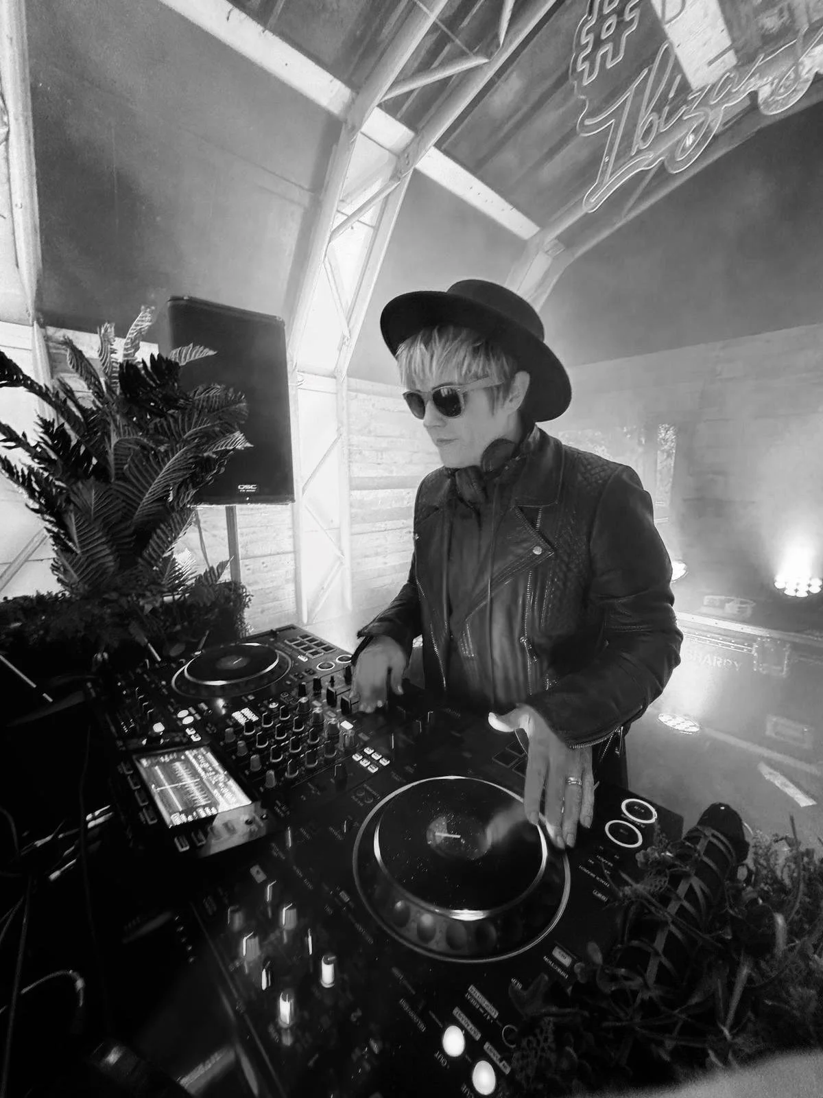Emma Buchanan — Open Format · Club · Weddings DJ for Belfast and Northern Ireland events