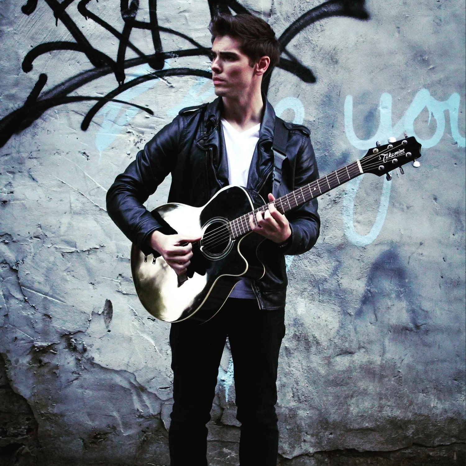 Adam Gillian — acoustic singer Pop · Rock for Belfast weddings and corporate events in Northern Ireland